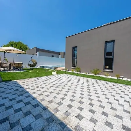 Eosa Homes 3 - Villa *